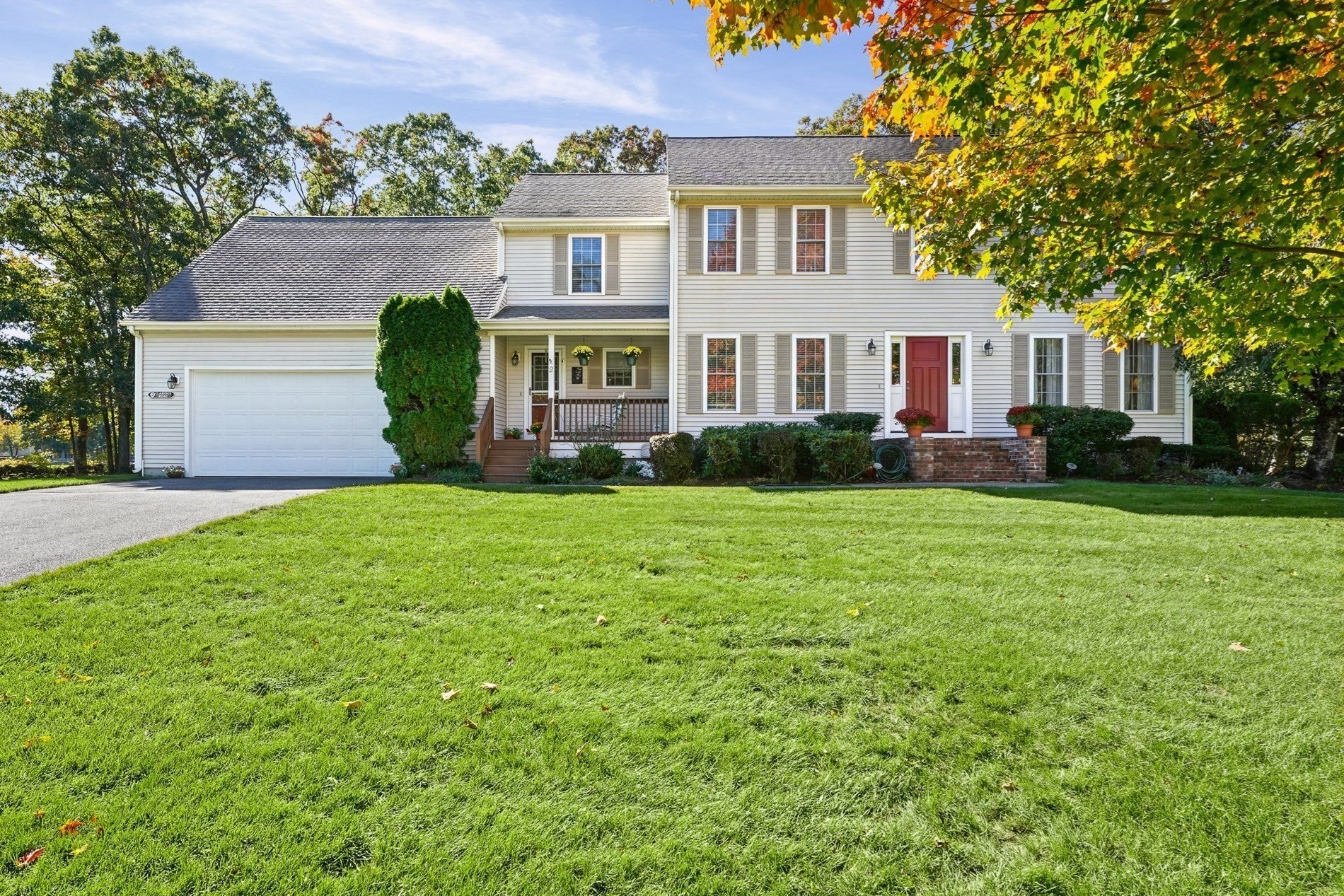 Photo of 2 Claridge Rd, Seekonk, MA