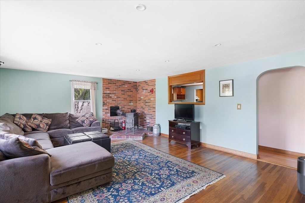 34 Old Southbridge Rd