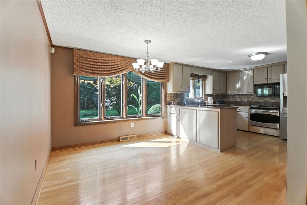 Palmer, Massachusetts 01069, United States, 3 Bedrooms Bedrooms, ,2 BathroomsBathrooms,Residential,Active,179845