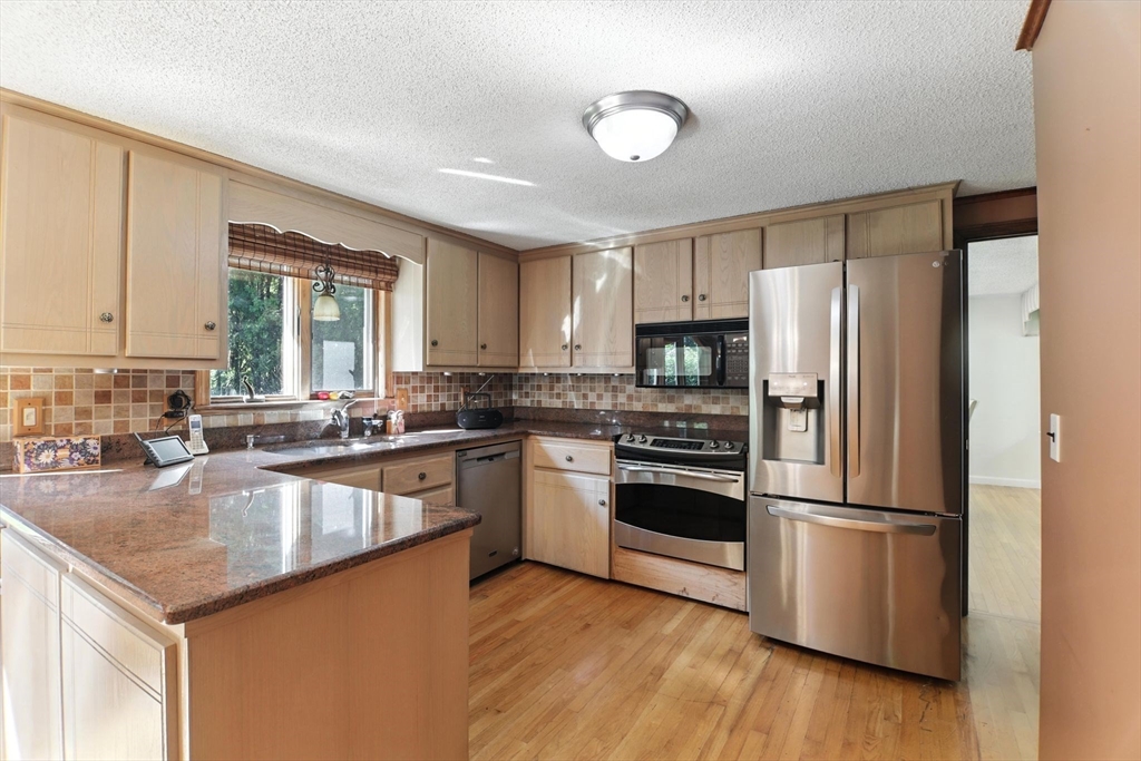 Palmer, Massachusetts 01069, United States, 3 Bedrooms Bedrooms, ,2 BathroomsBathrooms,Residential,Active,179845