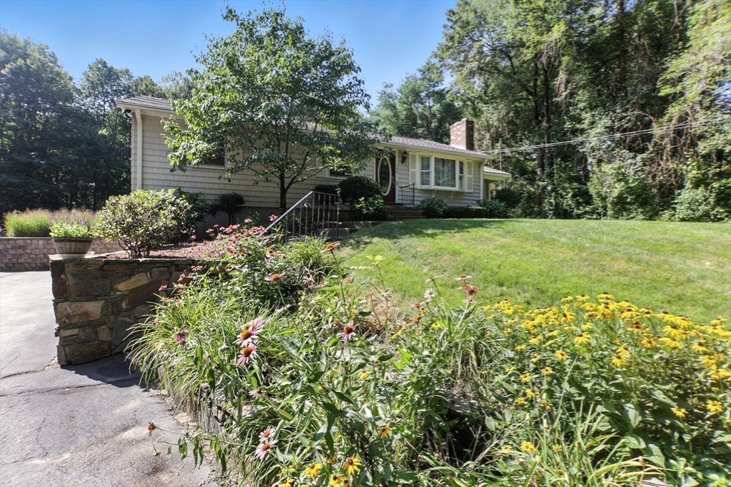 Palmer, Massachusetts 01069, United States, 3 Bedrooms Bedrooms, ,2 BathroomsBathrooms,Residential,Active,179845