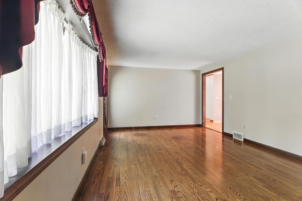 Palmer, Massachusetts 01069, United States, 3 Bedrooms Bedrooms, ,2 BathroomsBathrooms,Residential,Active,179845