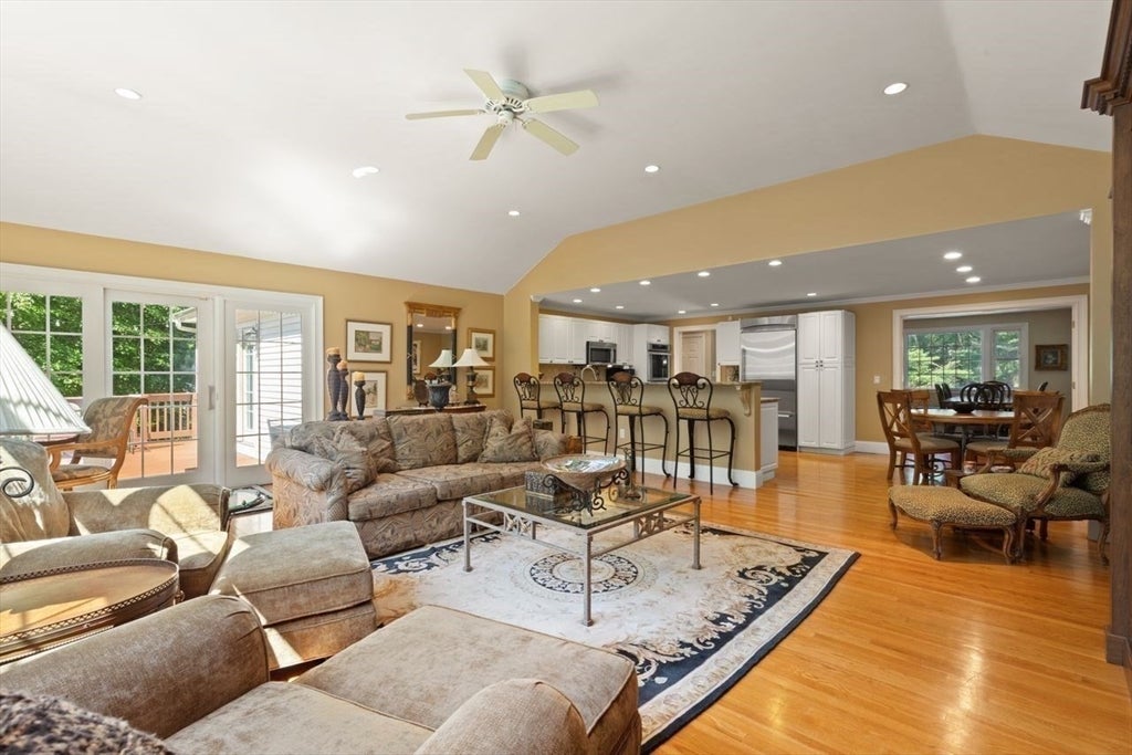 234 Hampton Rd, Sharon, MA Photo #3
