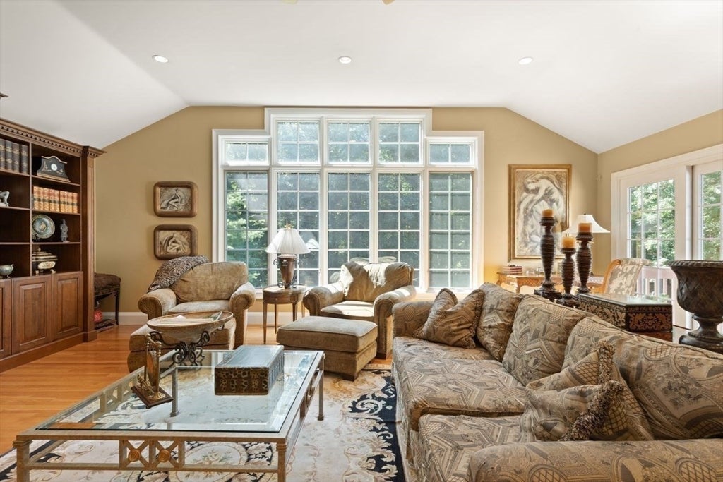 234 Hampton Rd, Sharon, MA Photo #4