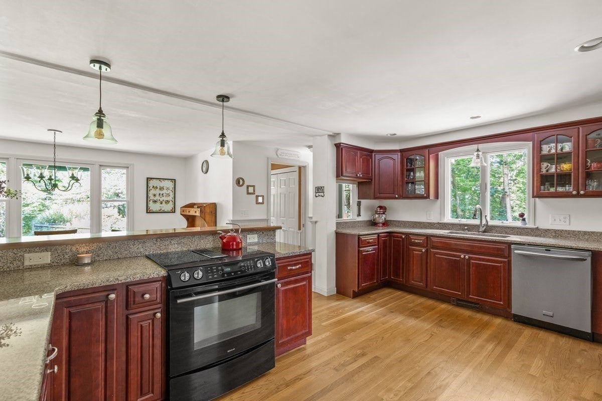 865 Moraine St, Marshfield, MA Photo #16