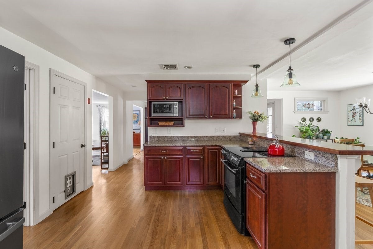 865 Moraine St, Marshfield, MA Photo #17