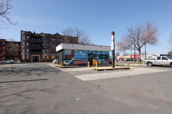 Photo 1 of 11 — 671 State St, Springfield, MA 01109