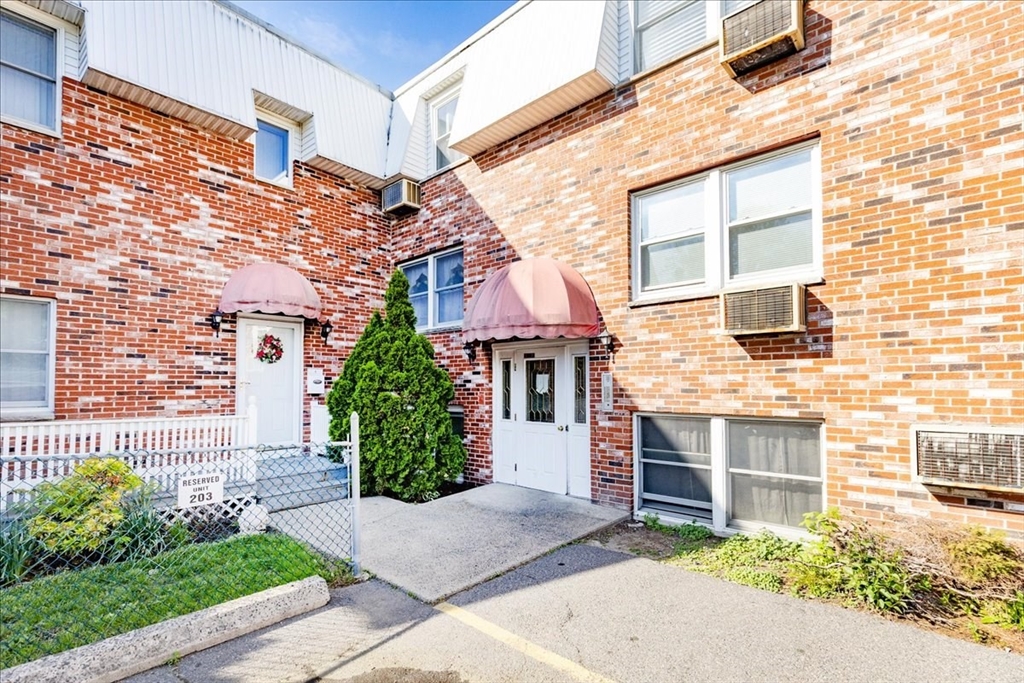 33-A Jackson St 303