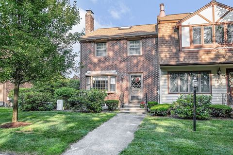 38 Scotty Hollow Dr E Chelmsford MA 01863