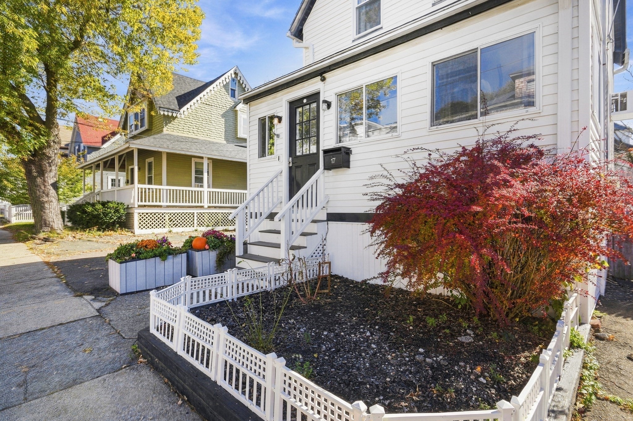 17 Hawthorn Ave