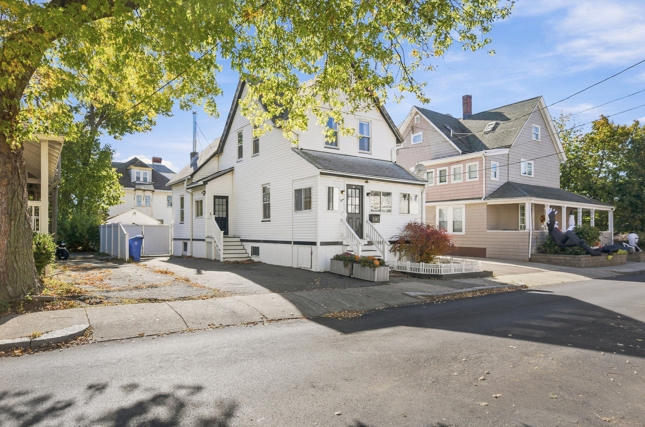 17 Hawthorn Ave