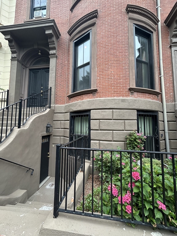 Click for 554 Massachusetts AVE #1G, Boston, MA slideshow