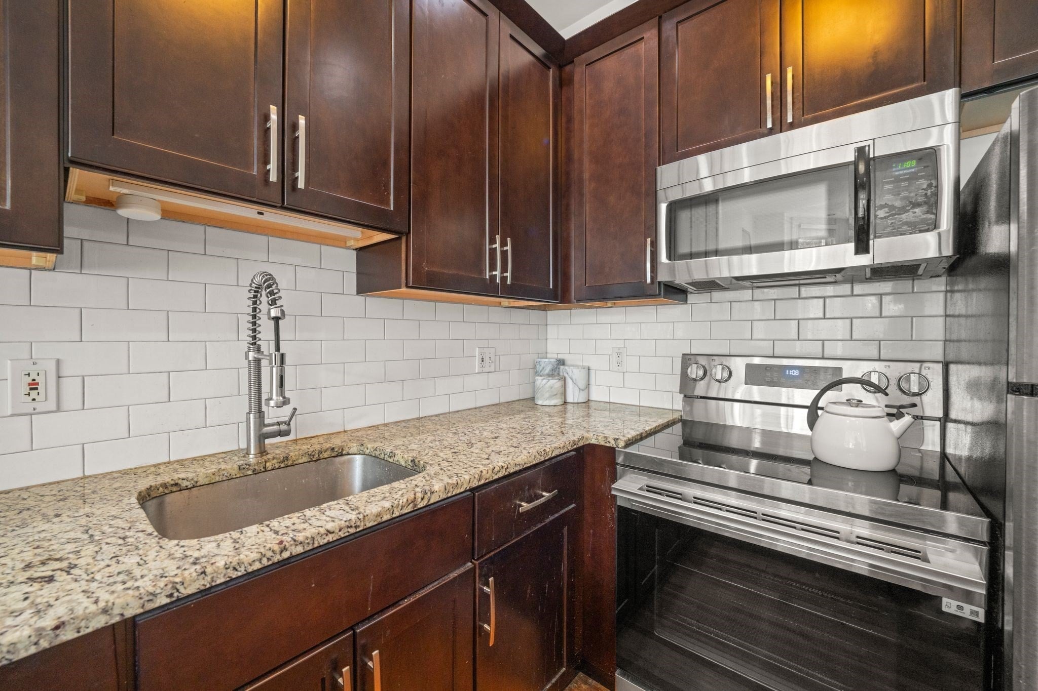 805 E 4th St #1, Boston, MA Photo #4