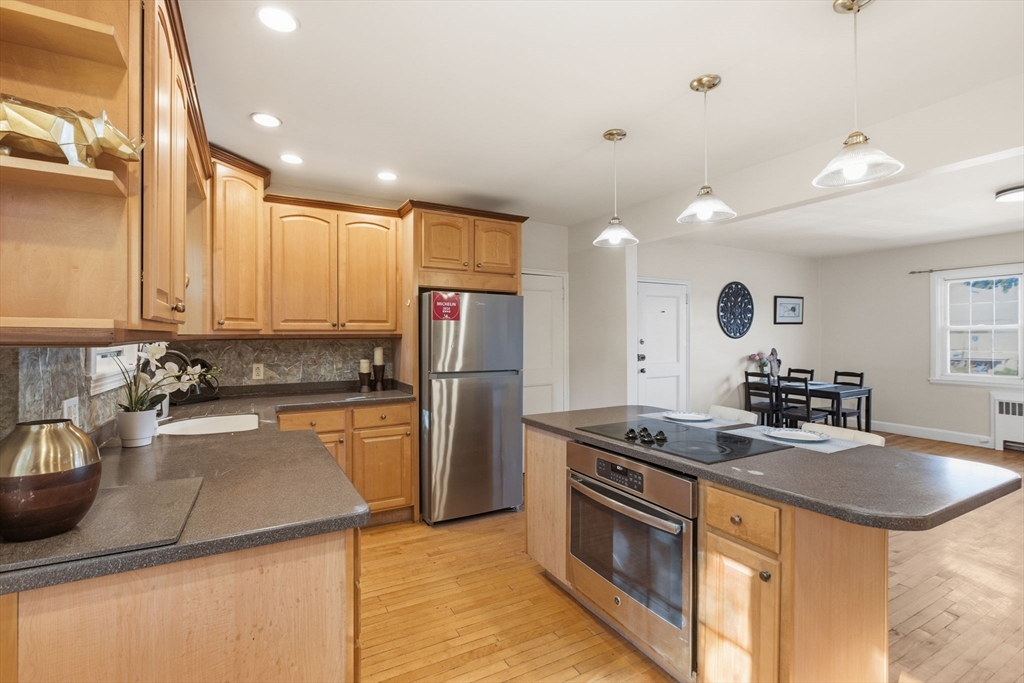 112 Maple St 6