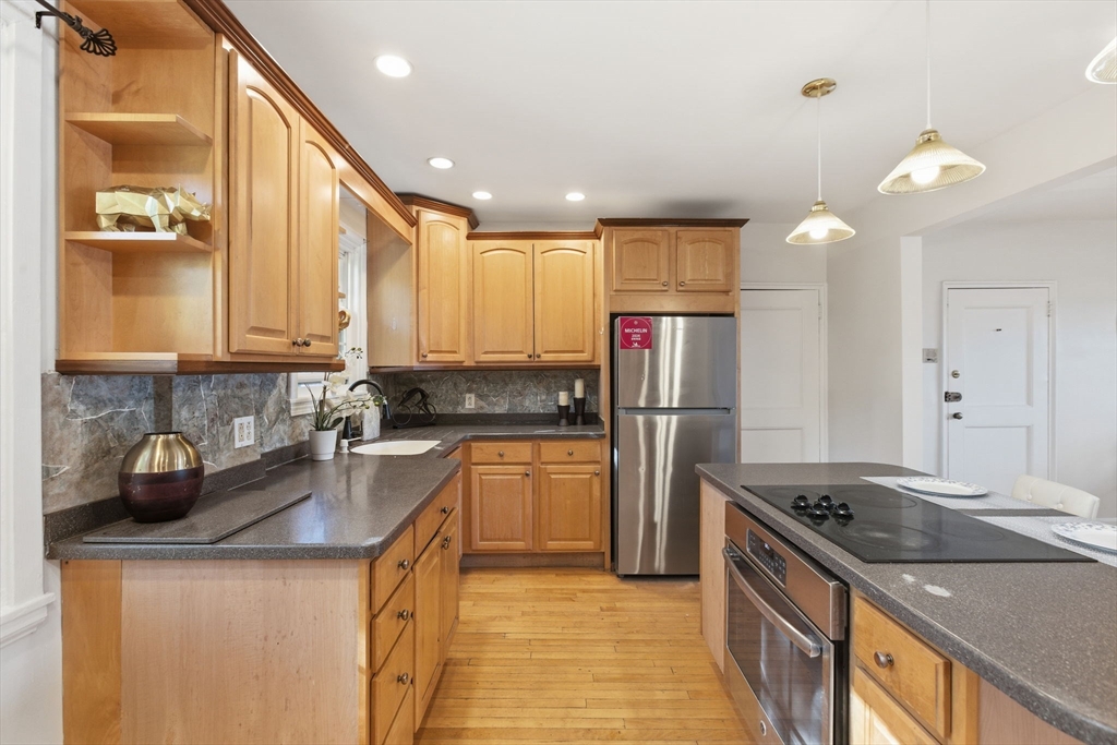 112 Maple St 6