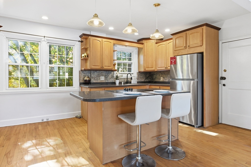 112 Maple St 6