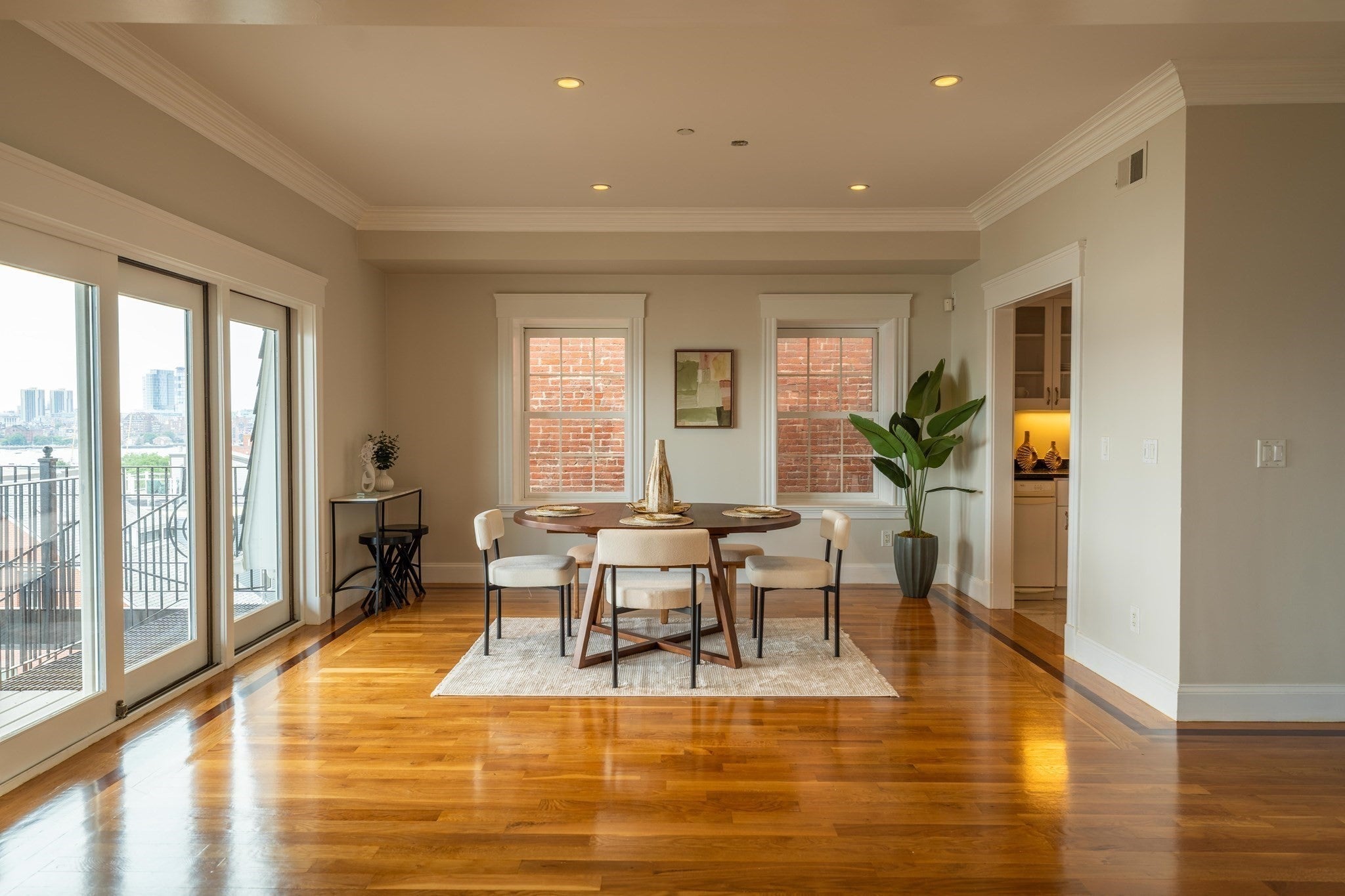 195 Webster St 4