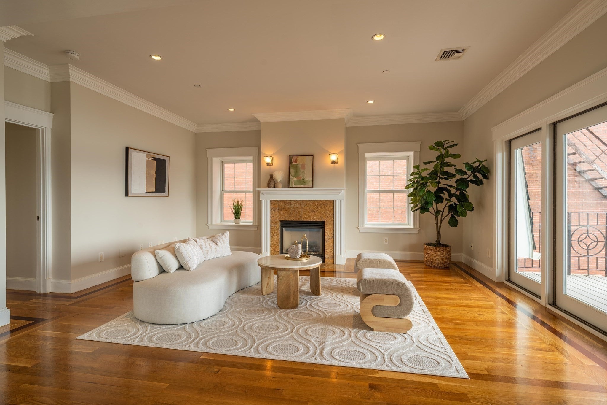 195 Webster St 4