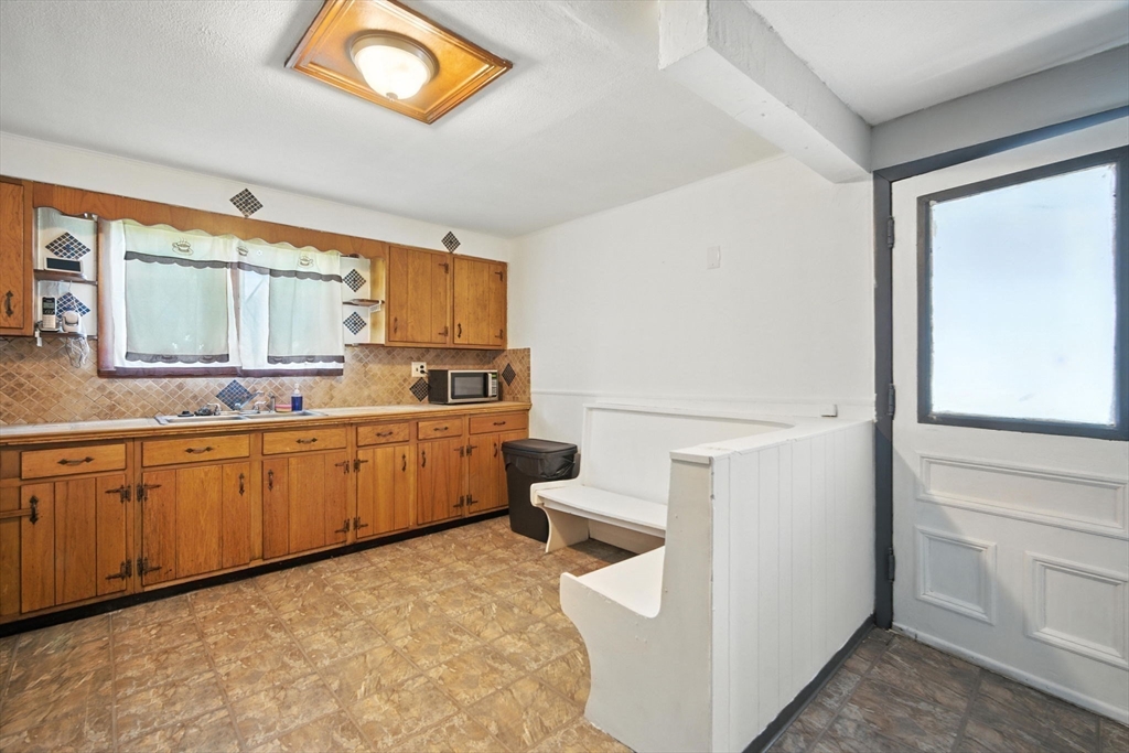 16 Laurel St