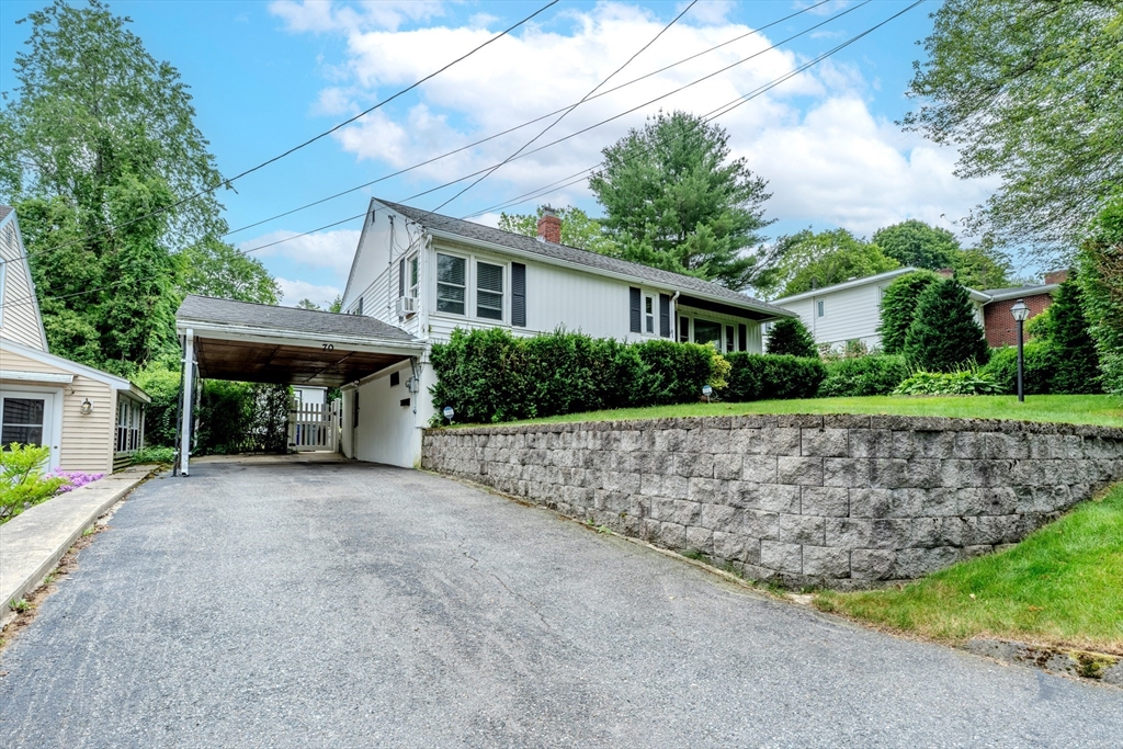 70 Rich St