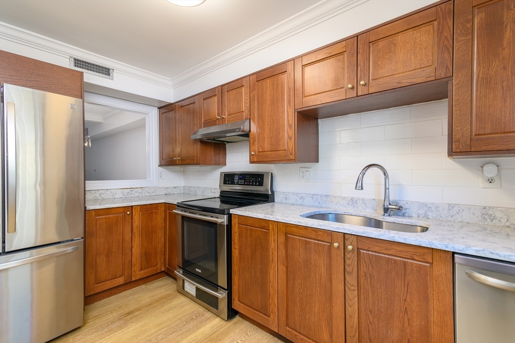 5 Beals Cove Rd E