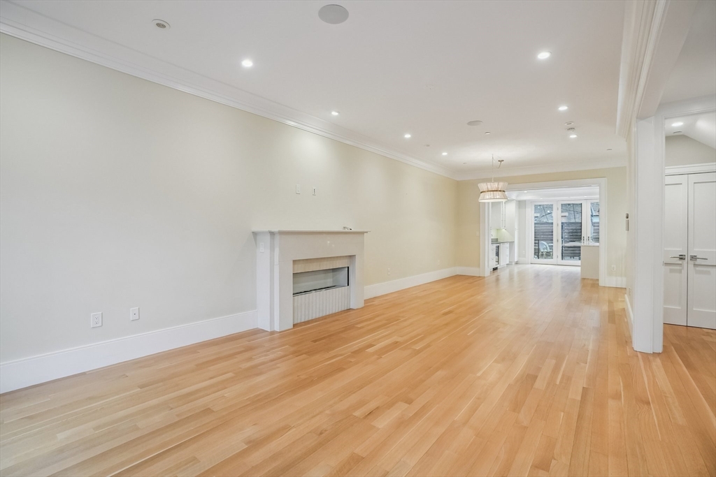 196 West Springfield St 1