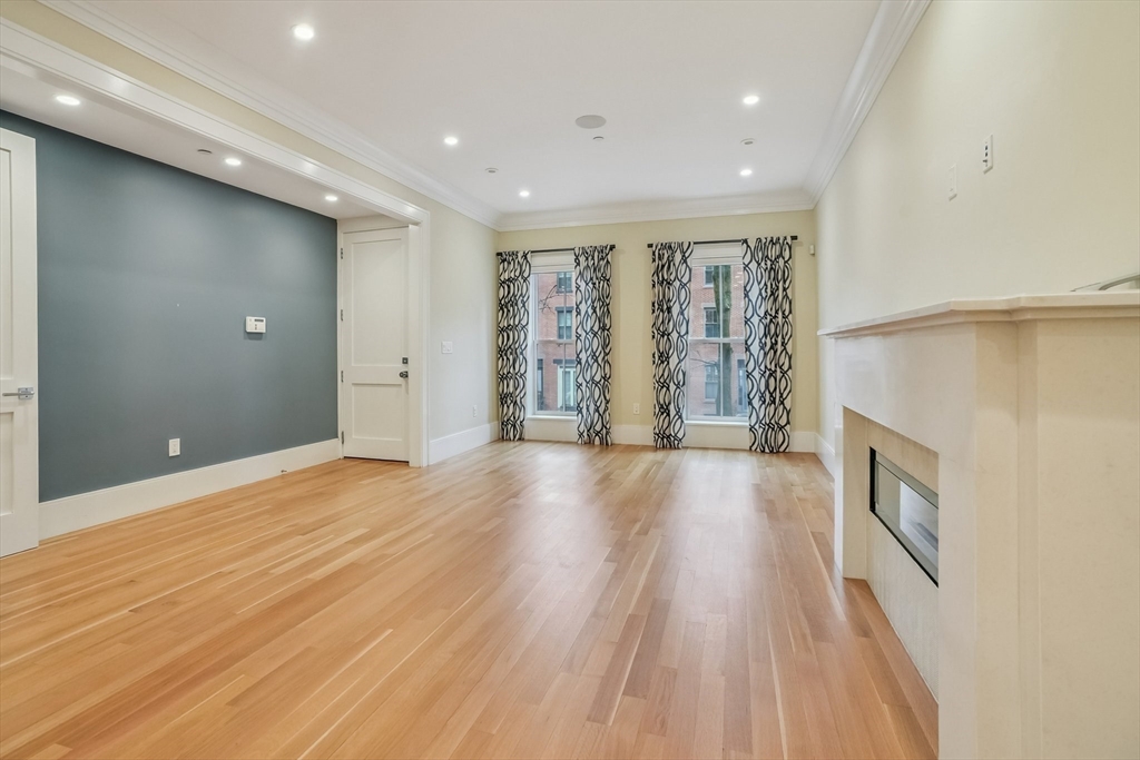 196 West Springfield St 1