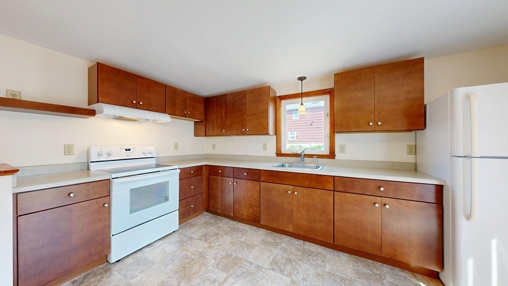 43 Pratt St, Tewksbury, MA Photo #12