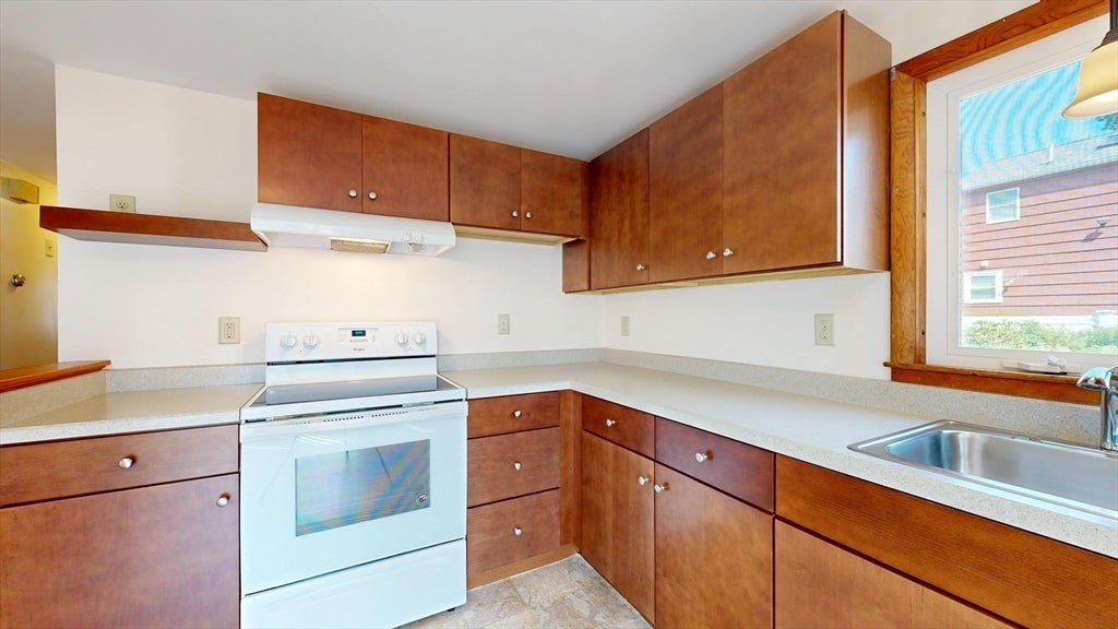 43 Pratt St, Tewksbury, MA Photo #13