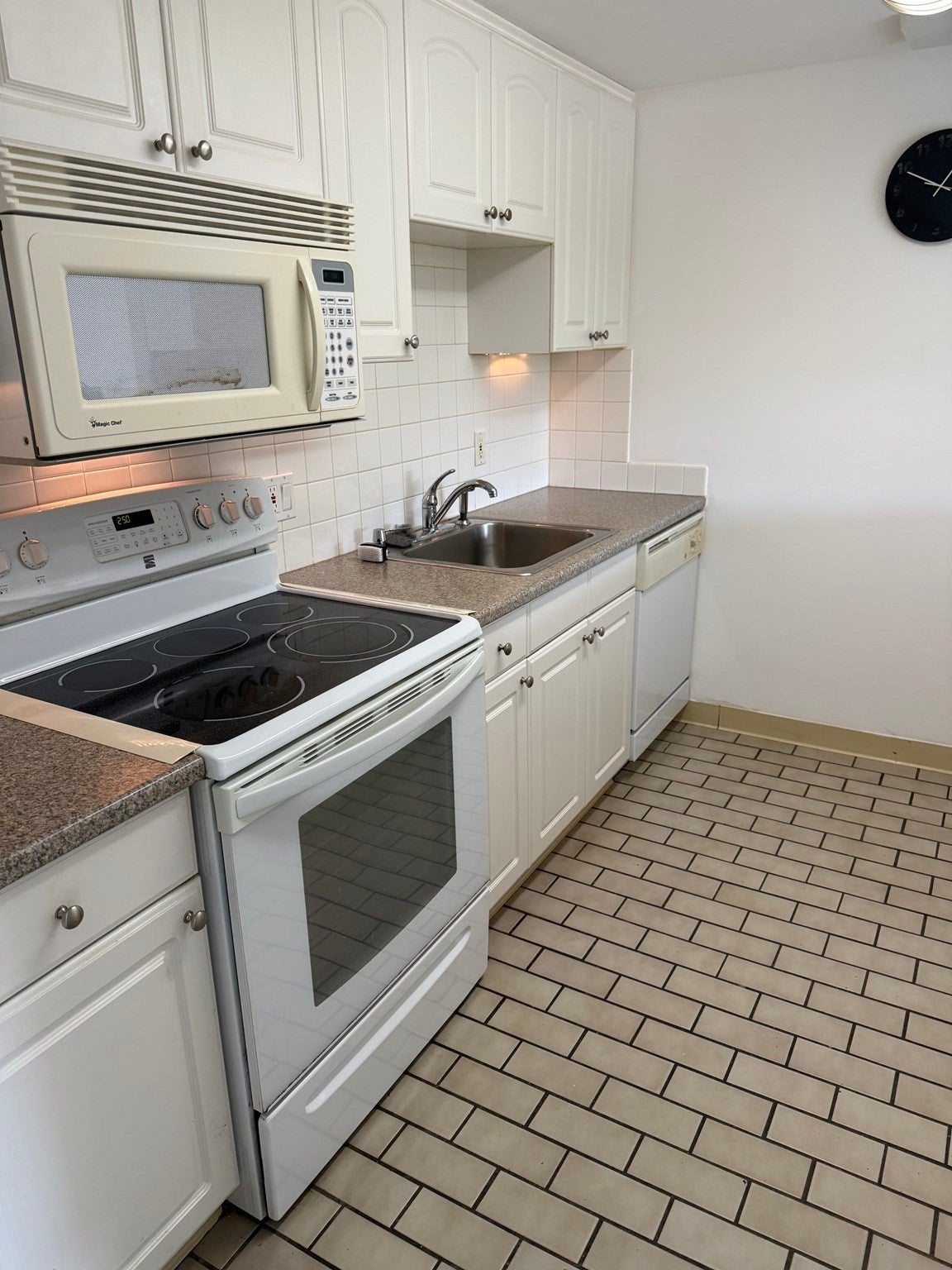 96 Old Colony Ave 355