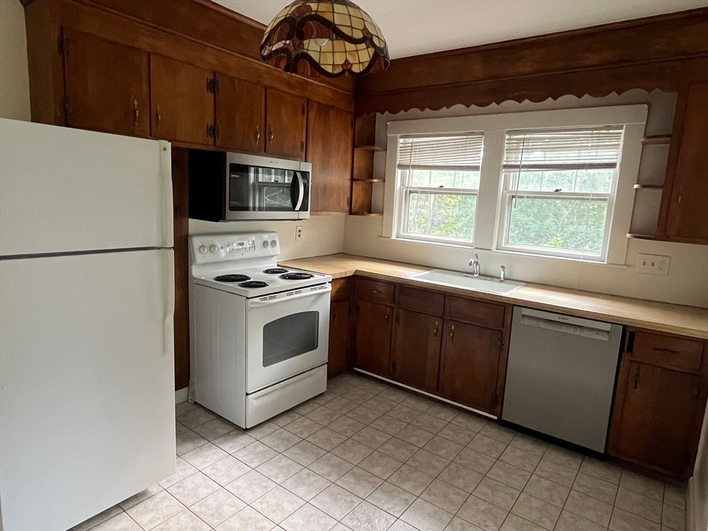 206 Nahant St #2, Wakefield, MA, 206 Nahant St #2, Wakefield, MA Photo #2