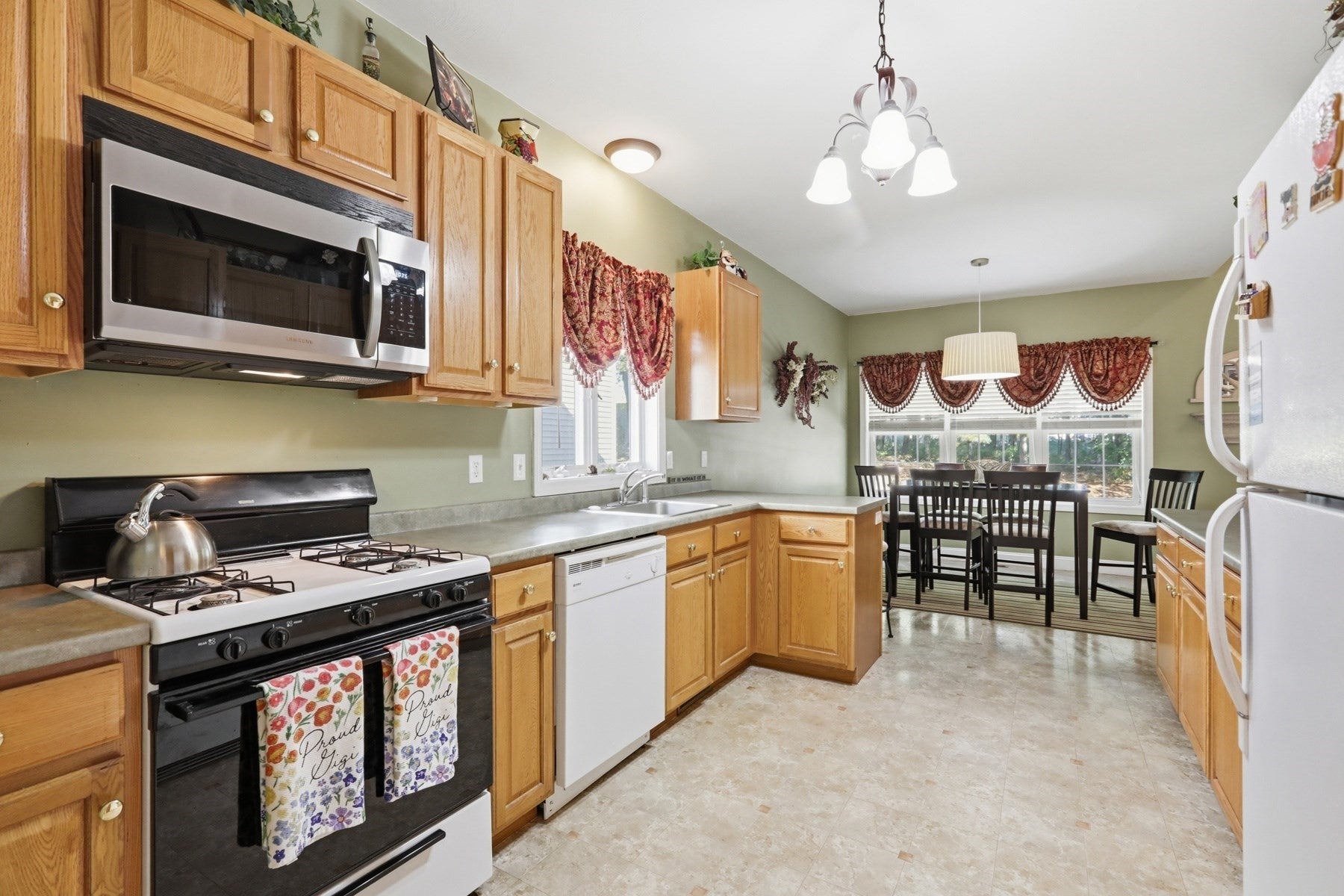 23 Dickens Ln
