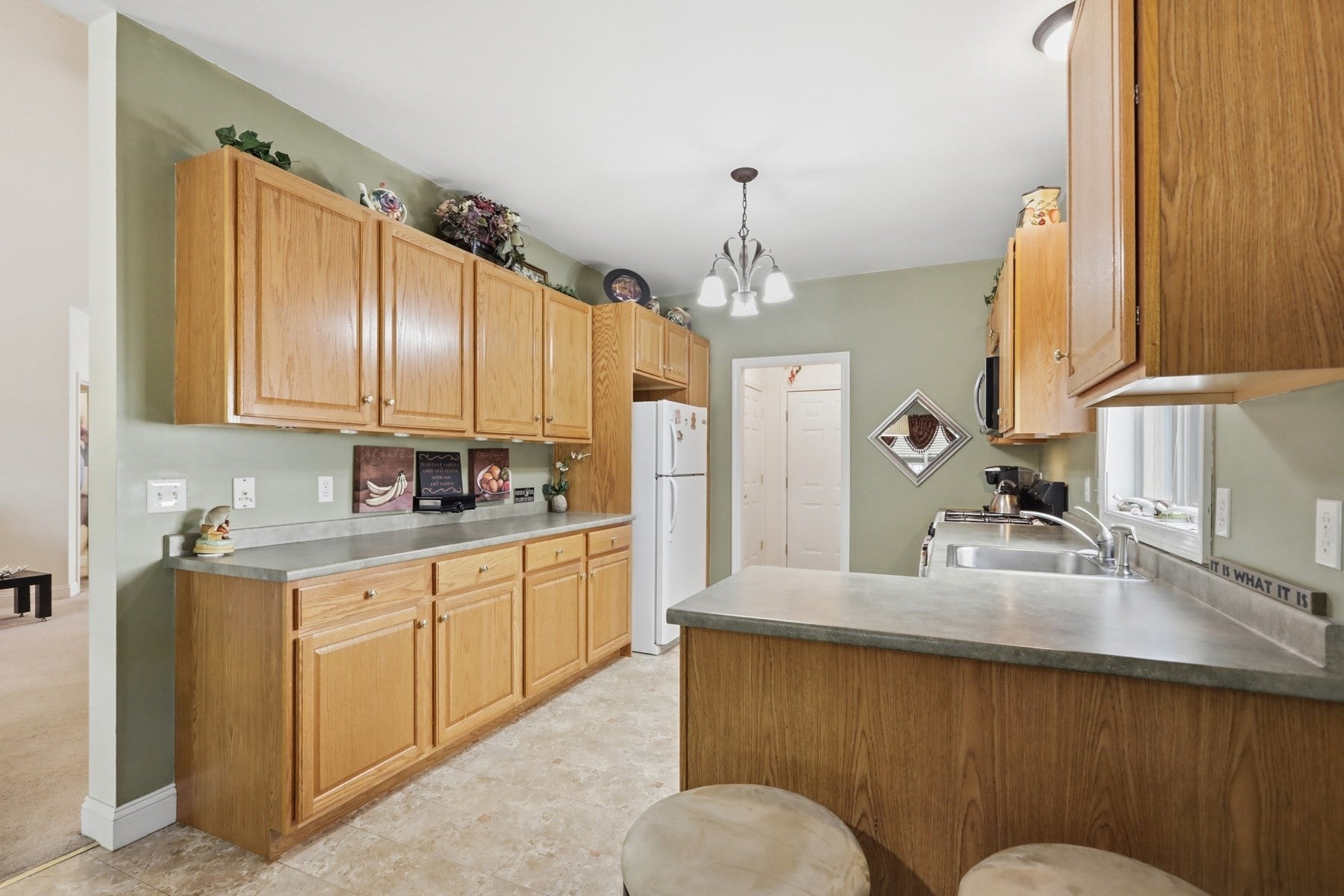 23 Dickens Ln