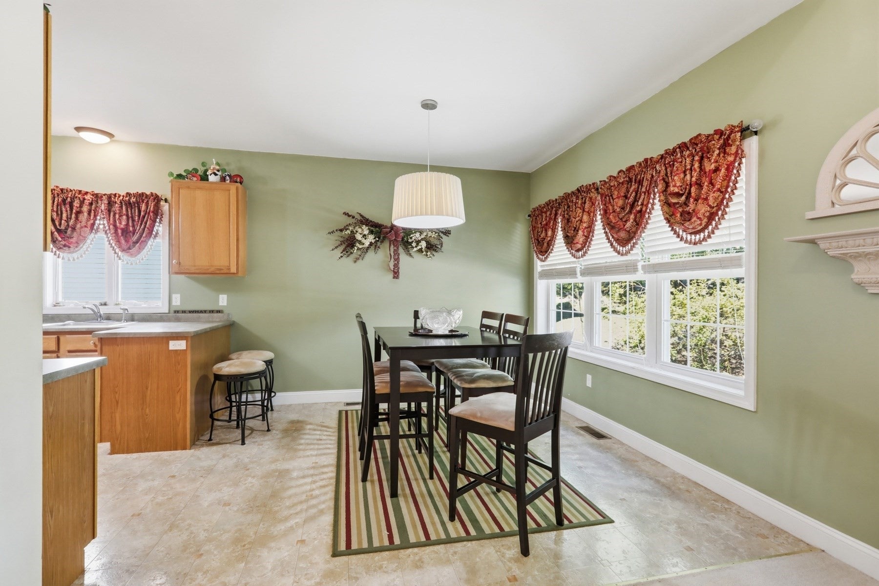 23 Dickens Ln