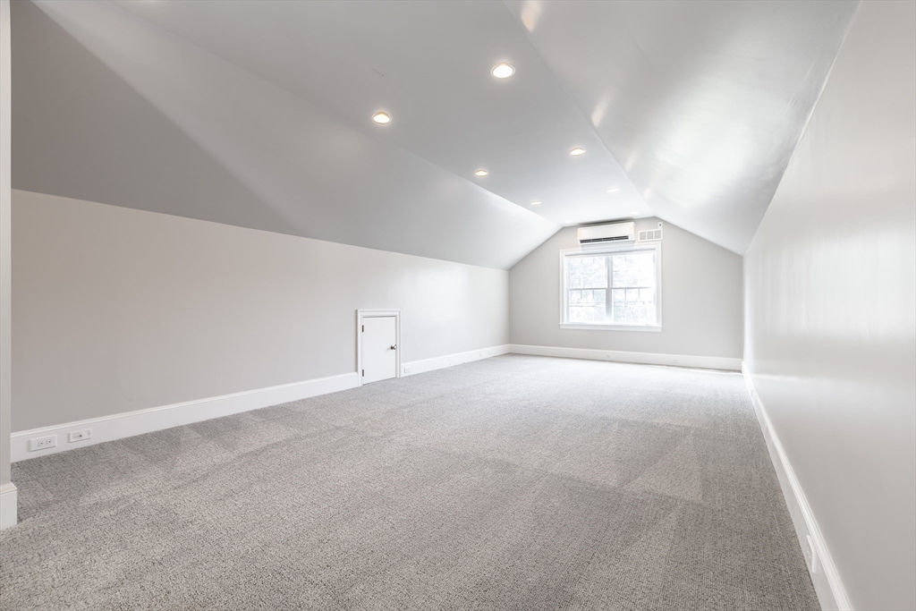 Natick, Massachusetts 01760, United States, 5 Bedrooms Bedrooms, ,3 BathroomsBathrooms,Residential,Pending,160146