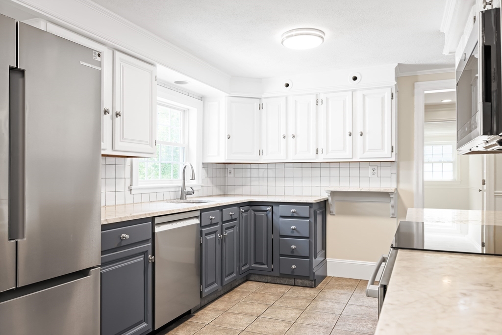 Natick, Massachusetts 01760, United States, 5 Bedrooms Bedrooms, ,3 BathroomsBathrooms,Residential,Pending,160146