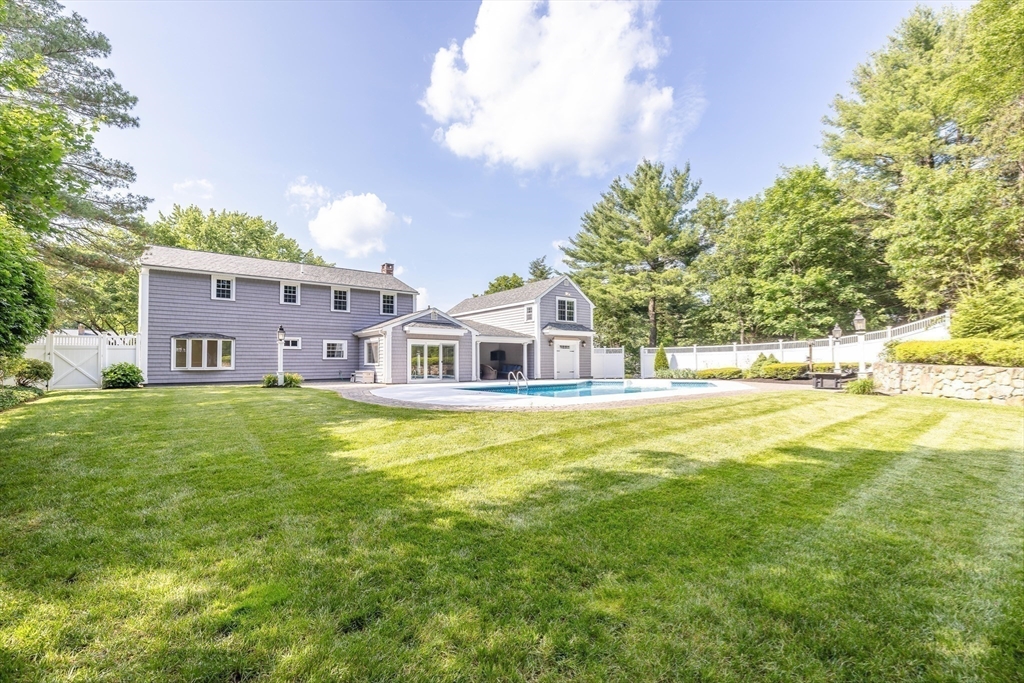 Natick, Massachusetts 01760, United States, 5 Bedrooms Bedrooms, ,3 BathroomsBathrooms,Residential,Pending,160146