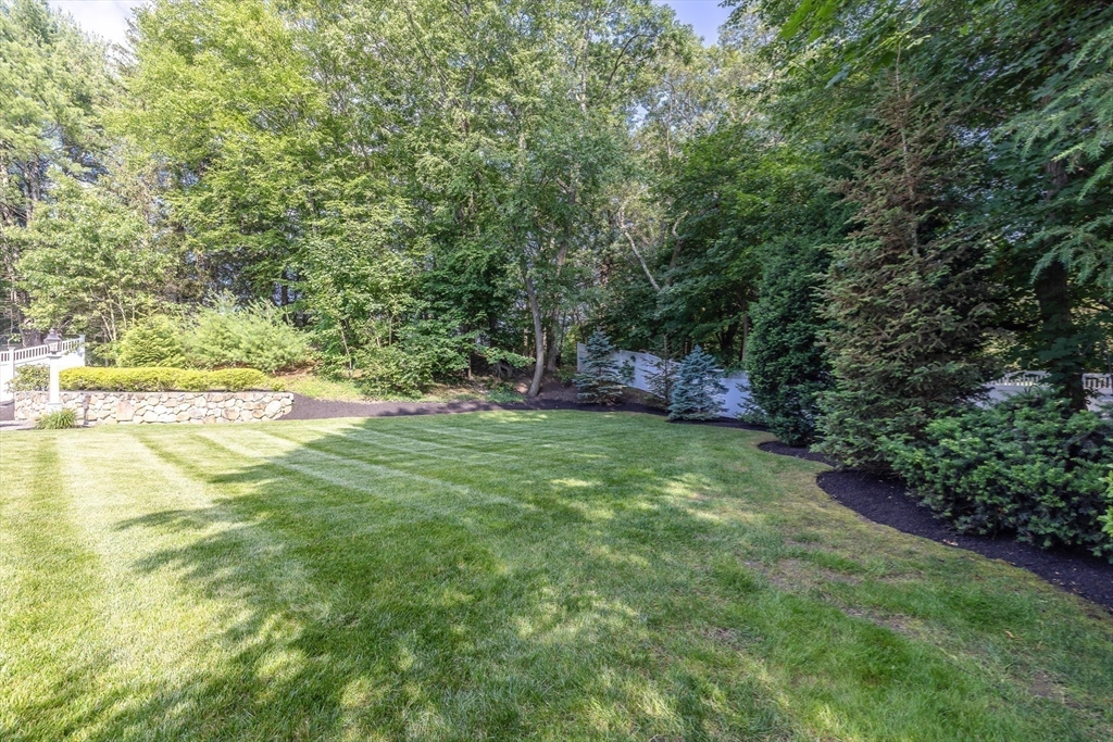 Natick, Massachusetts 01760, United States, 5 Bedrooms Bedrooms, ,3 BathroomsBathrooms,Residential,Pending,160146