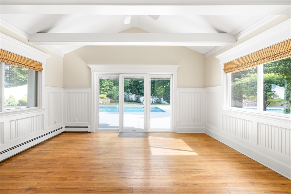 Natick, Massachusetts 01760, United States, 5 Bedrooms Bedrooms, ,3 BathroomsBathrooms,Residential,Pending,160146