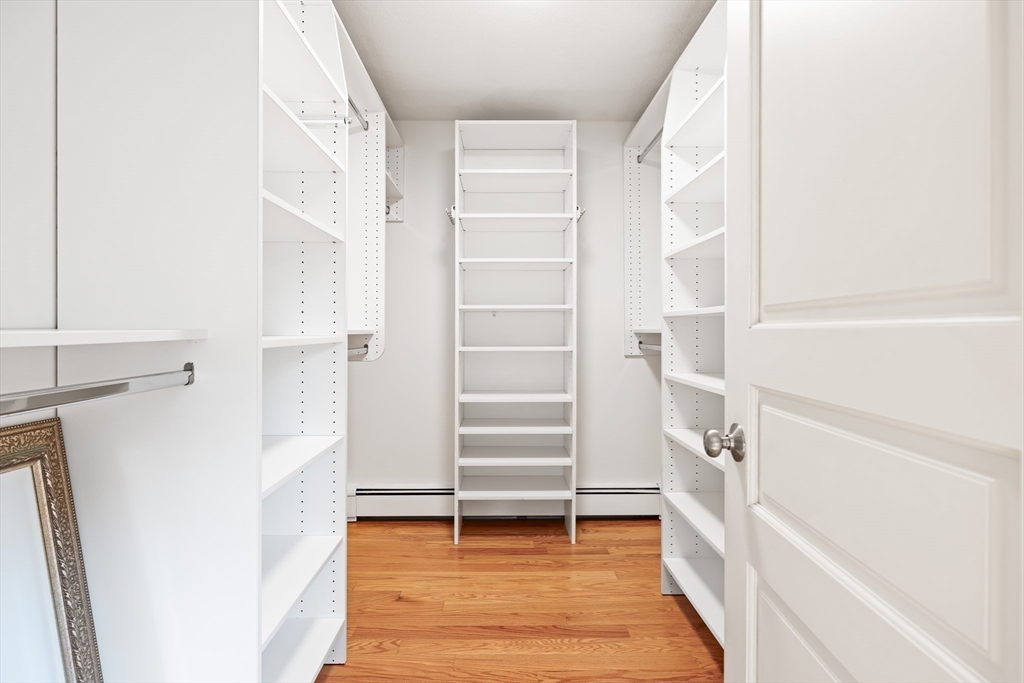 Natick, Massachusetts 01760, United States, 5 Bedrooms Bedrooms, ,3 BathroomsBathrooms,Residential,Pending,160146