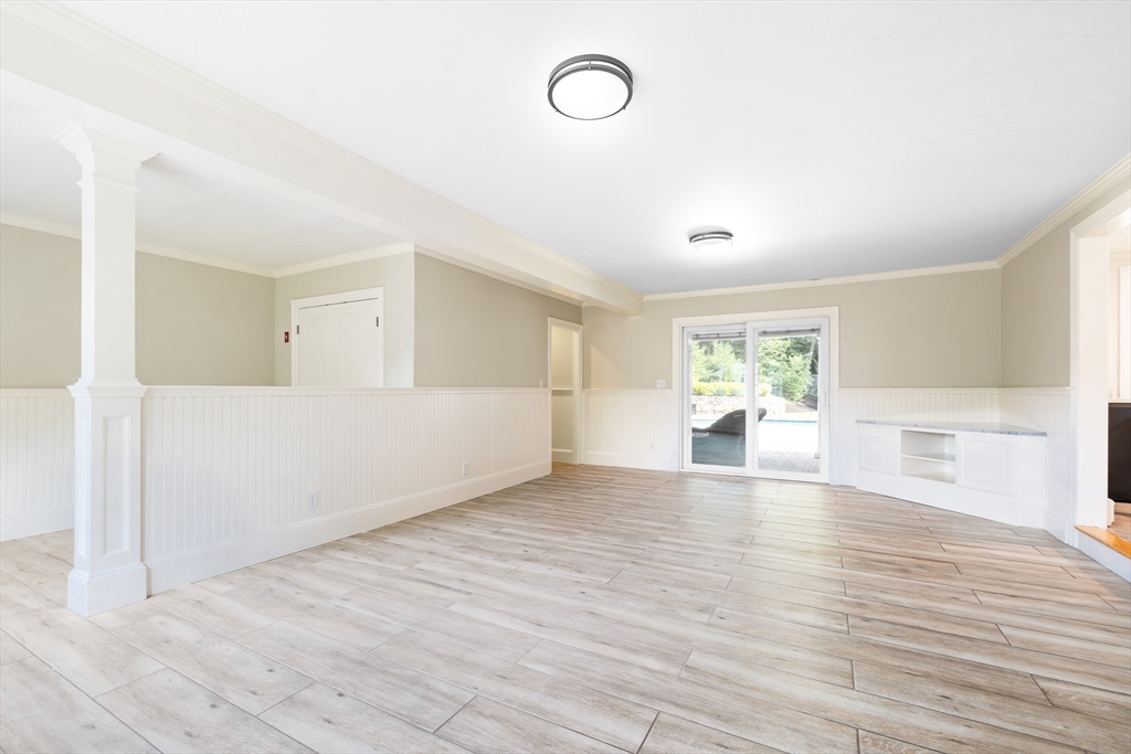 Natick, Massachusetts 01760, United States, 5 Bedrooms Bedrooms, ,3 BathroomsBathrooms,Residential,Pending,160146