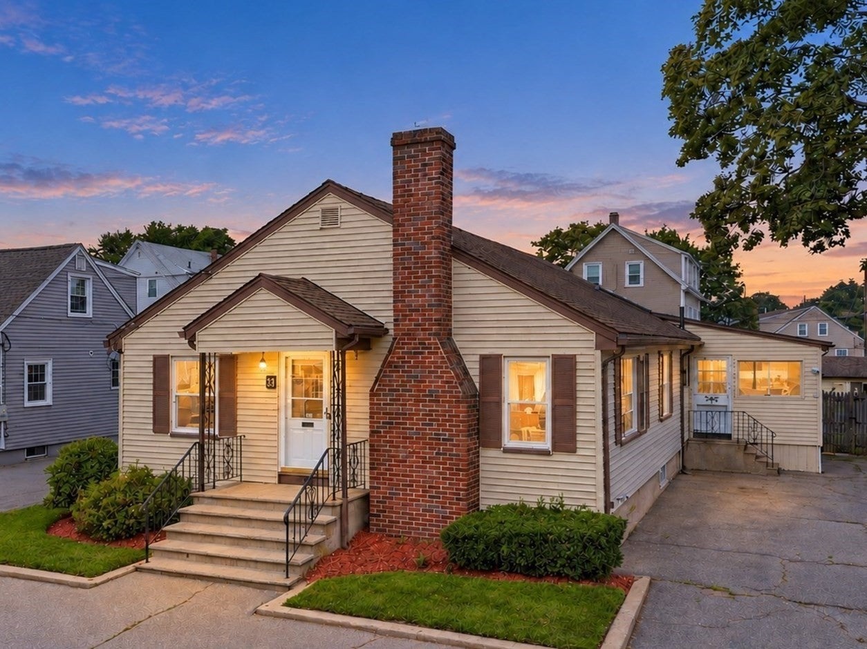 Photo of 3 Carlton St, Peabody, MA