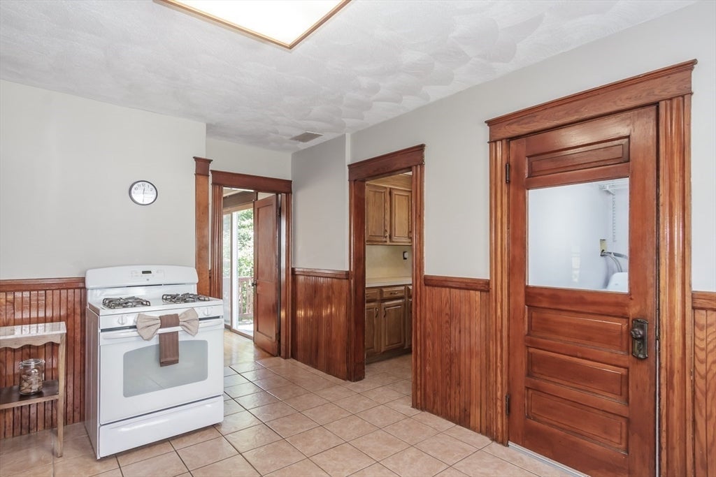 242 Beacon St, Lowell, MA, 242 Beacon St, Lowell, MA Photo #8