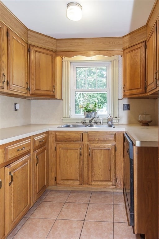 242 Beacon St, Lowell, MA, 242 Beacon St, Lowell, MA Photo #5