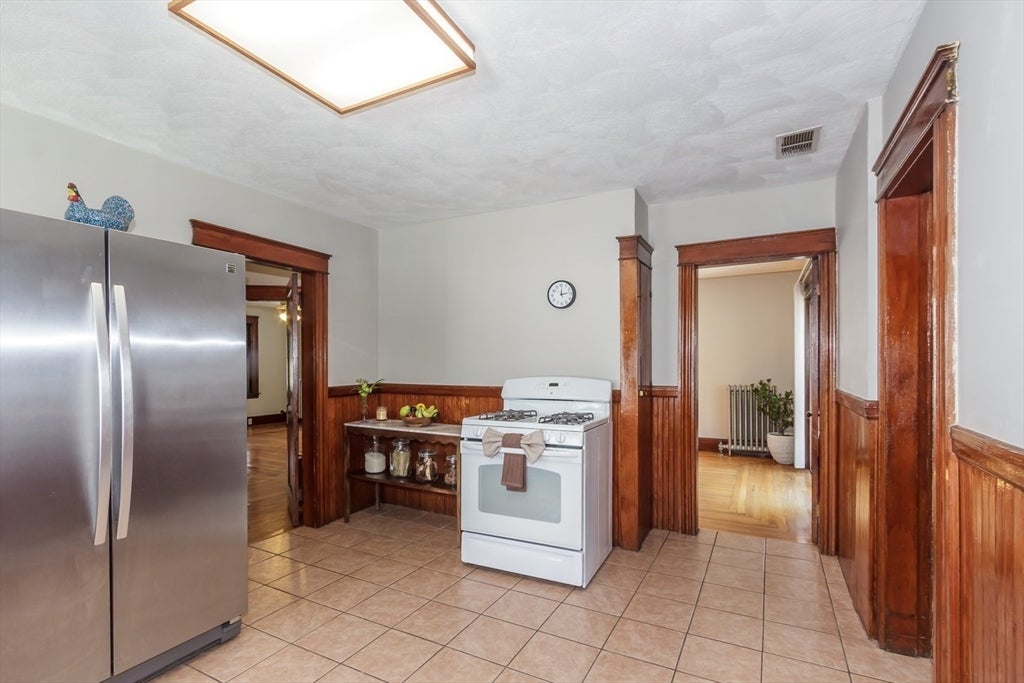 242 Beacon St, Lowell, MA, 242 Beacon St, Lowell, MA Photo #9