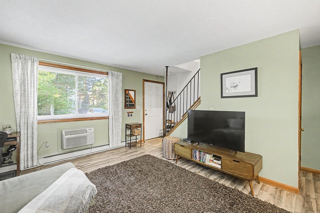 73 Bridge St #17, Northampton, MA Photo #2