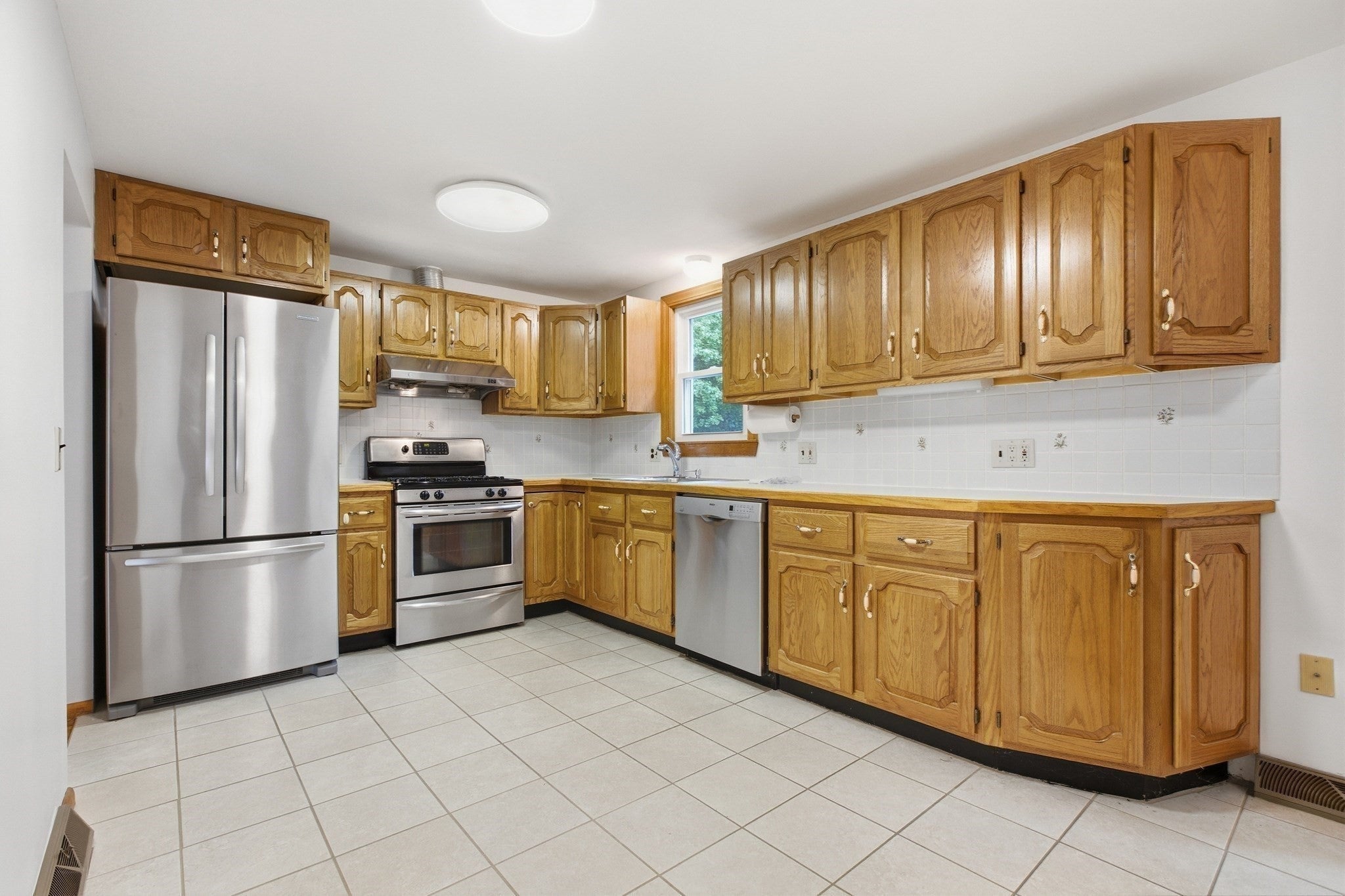32 Westwood Street, Burlington, MA Photo #10