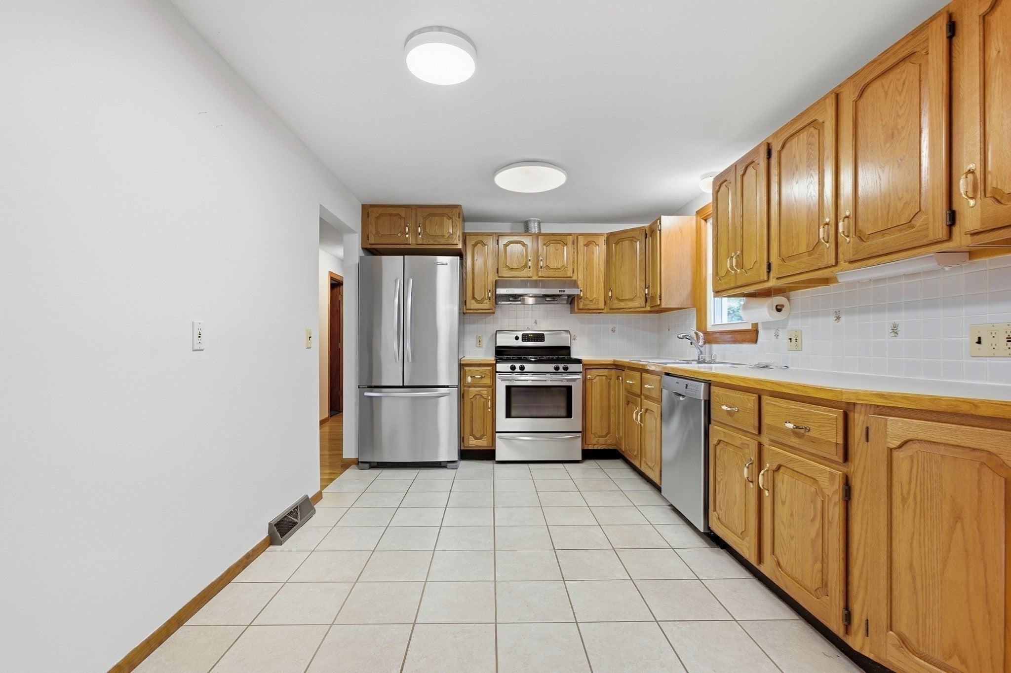 32 Westwood Street, Burlington, MA Photo #12