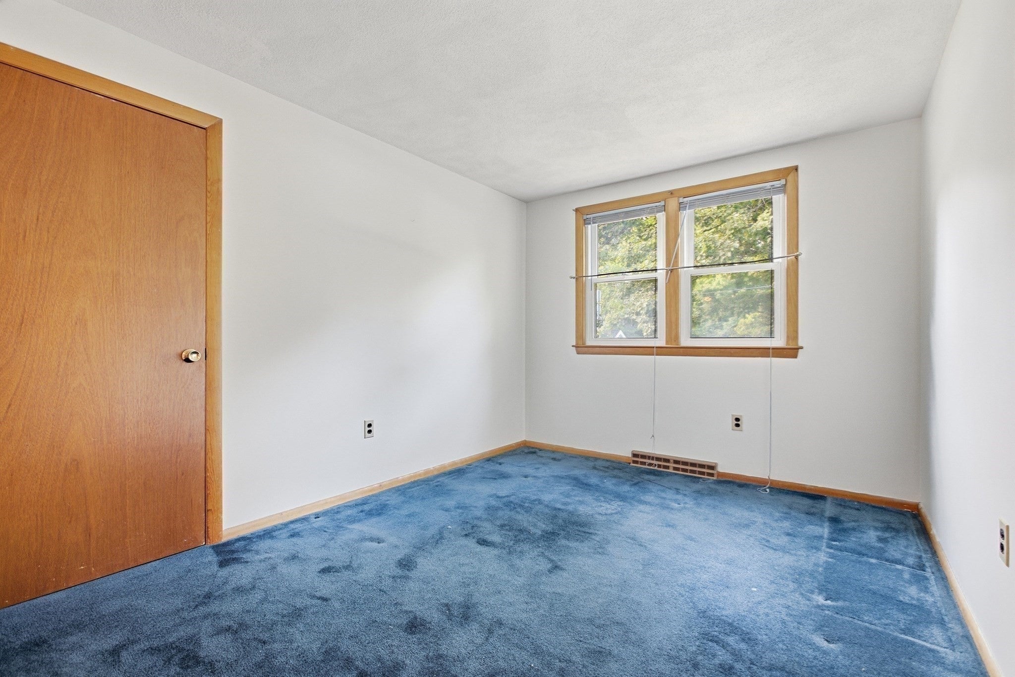 32 Westwood Street, Burlington, MA Photo #23