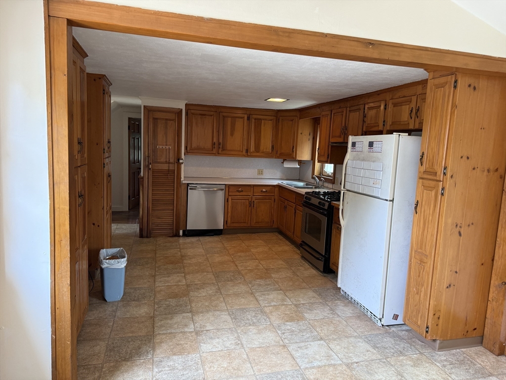 6 Leland Rd